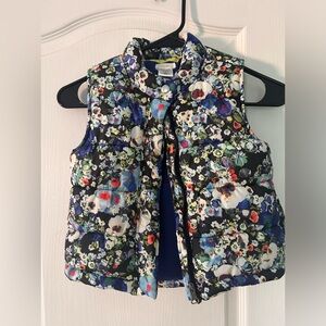 Dream pop puff vest. Zipper and snap.